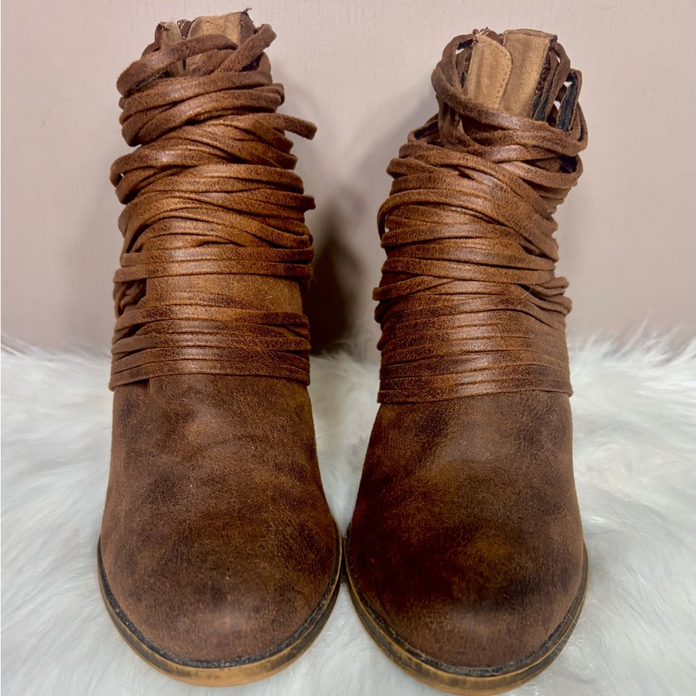 FERGALICIOUS Back Zip Ankle Booties - Picture 4 of 7